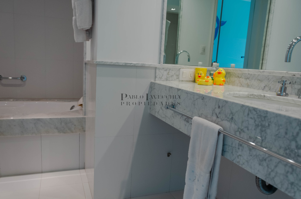 Apartamento ID.166 - Apartamento de 4 domitorios en playa mansa 