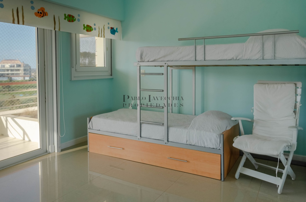 Apartamento ID.166 - Apartamento de 4 domitorios en playa mansa 