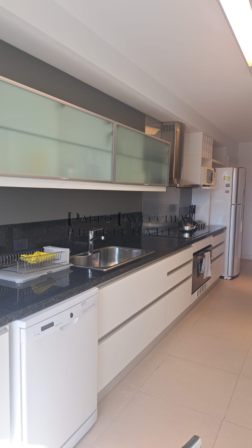 Apartamento ID.327 - Apartamento 4 dormitorios en suite frente a Playa Brava