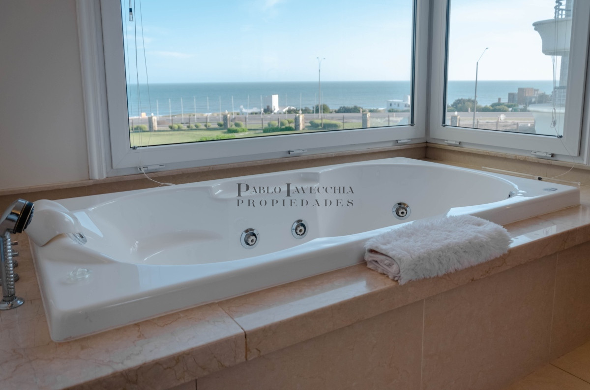 Apartamento ID.166 - Apartamento de 4 domitorios en playa mansa 