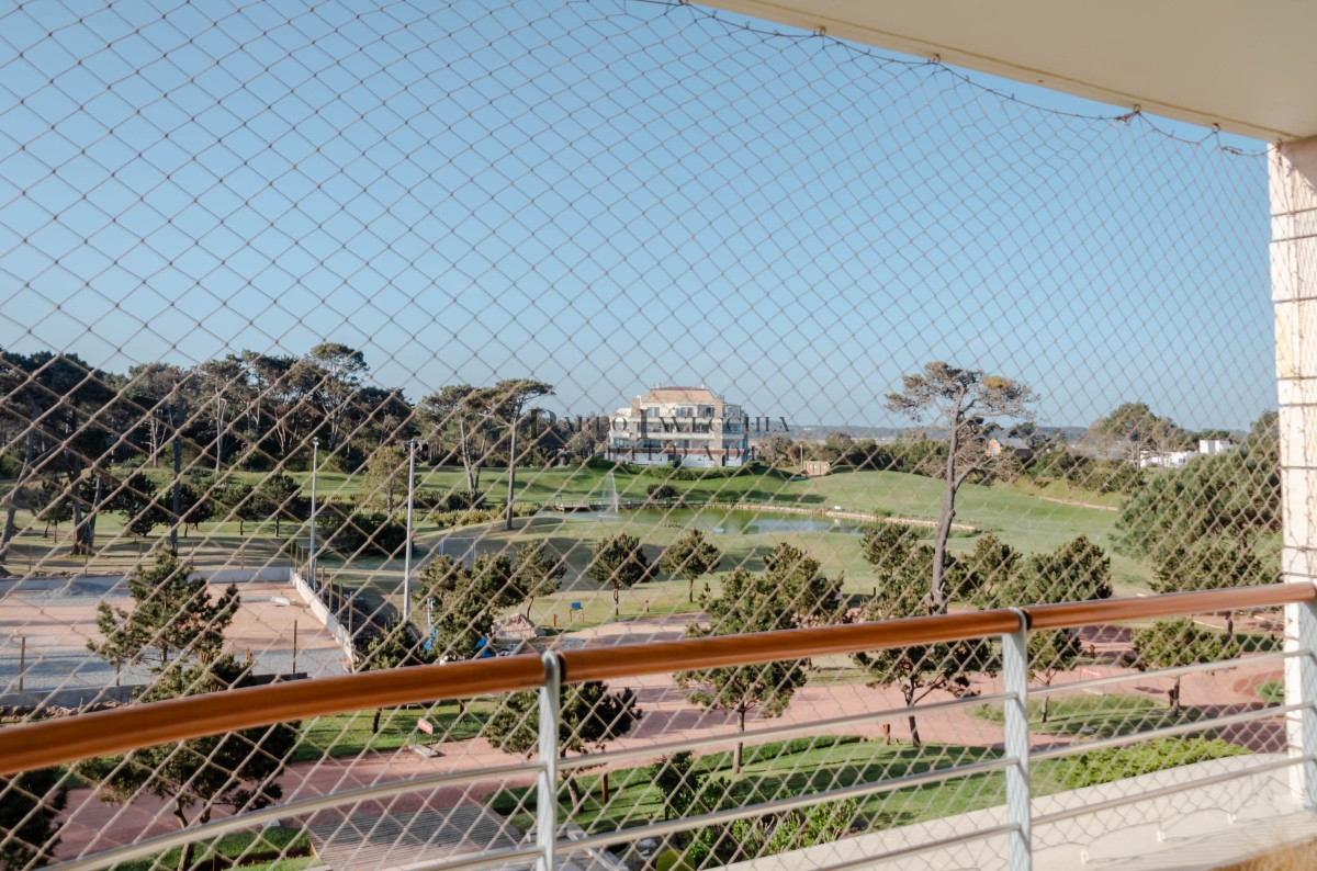 Apartamento ID.166 - Apartamento de 4 domitorios en playa mansa 