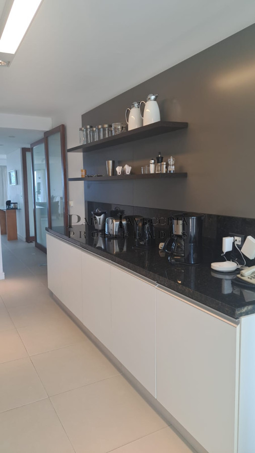 Apartamento ID.327 - Apartamento 4 dormitorios en suite frente a Playa Brava
