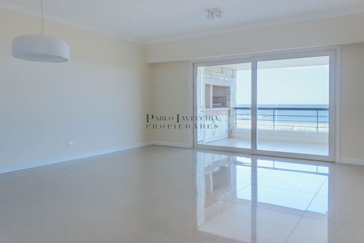 Apartamento ID.223 - Venta de Apartamento 2 DORMITORIOS  en Playa Mansa, Punta del Este