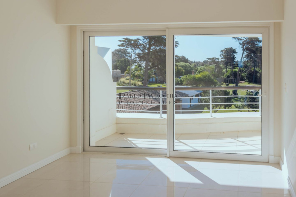 Apartamento ID.223 - Venta de Apartamento 2 DORMITORIOS  en Playa Mansa, Punta del Este