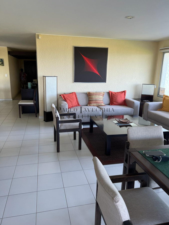 Apartamento ID.218 - Amplio apartamento 4 dormitorios. 3 baños y terraza