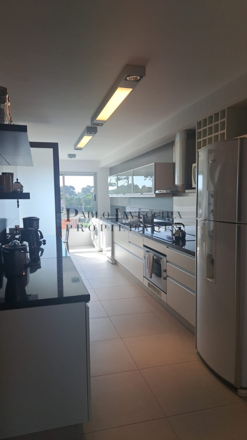 Apartamento ID.327 - Apartamento 4 dormitorios en suite frente a Playa Brava