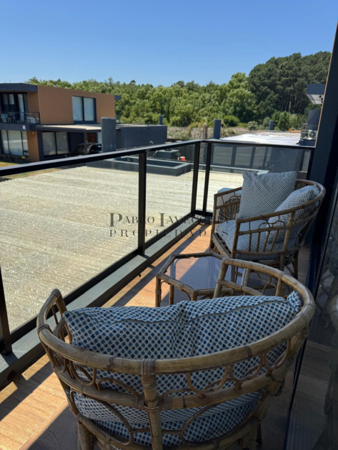 Apartamento ID.619 - Si sueñas con una propiedad en un barrio cerrado, con piscina propia, amplio parrillero techado con un living exterior esta es tu mejor inversión