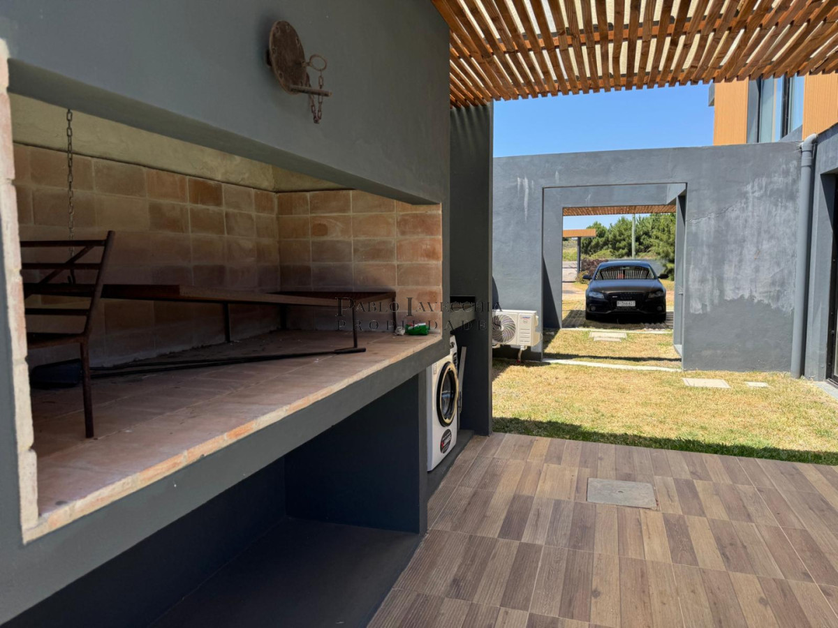 Apartamento ID.619 - Si sueñas con una propiedad en un barrio cerrado, con piscina propia, amplio parrillero techado con un living exterior esta es tu mejor inversión