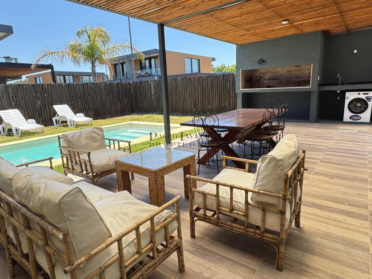 Apartamento ID.619 - Si sueñas con una propiedad en un barrio cerrado, con piscina propia, amplio parrillero techado con un living exterior esta es tu mejor inversión