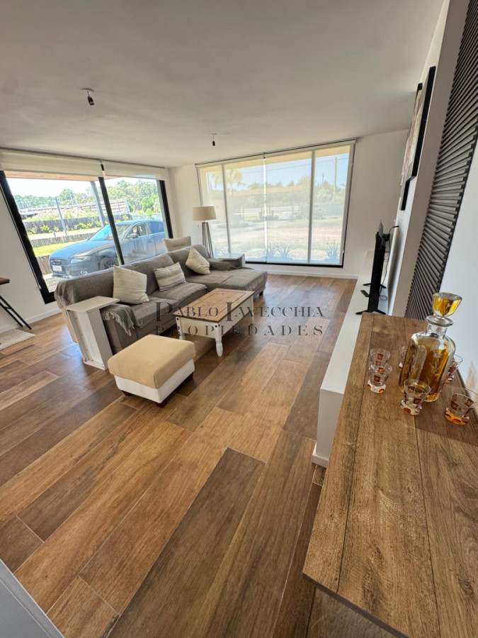 Apartamento ID.619 - Si sueñas con una propiedad en un barrio cerrado, con piscina propia, amplio parrillero techado con un living exterior esta es tu mejor inversión