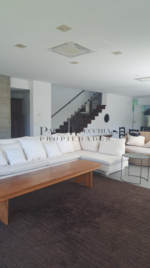 Casa ID.219 - Hermosa residencia con amplios ambientes en Barrio Privado