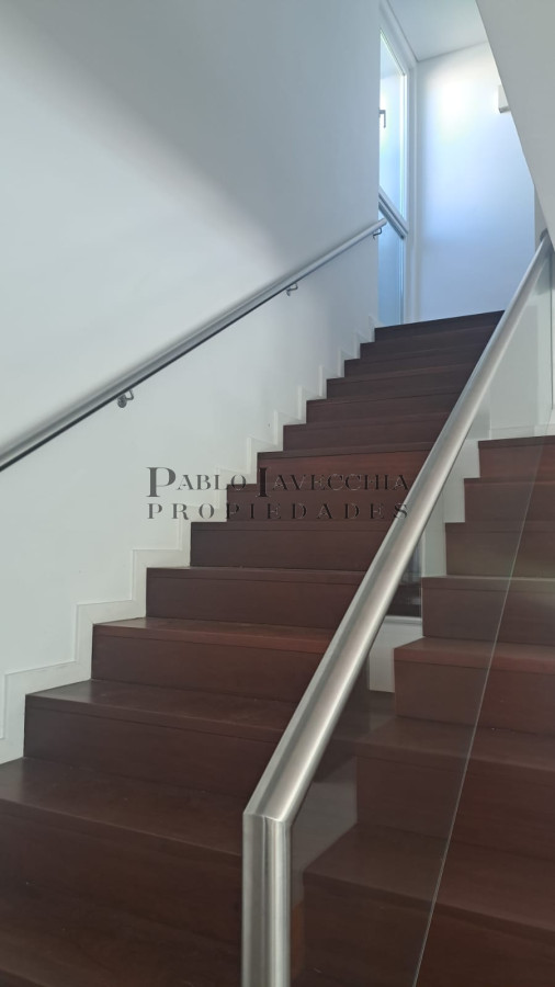 Casa ID.219 - Hermosa residencia con amplios ambientes en Barrio Privado