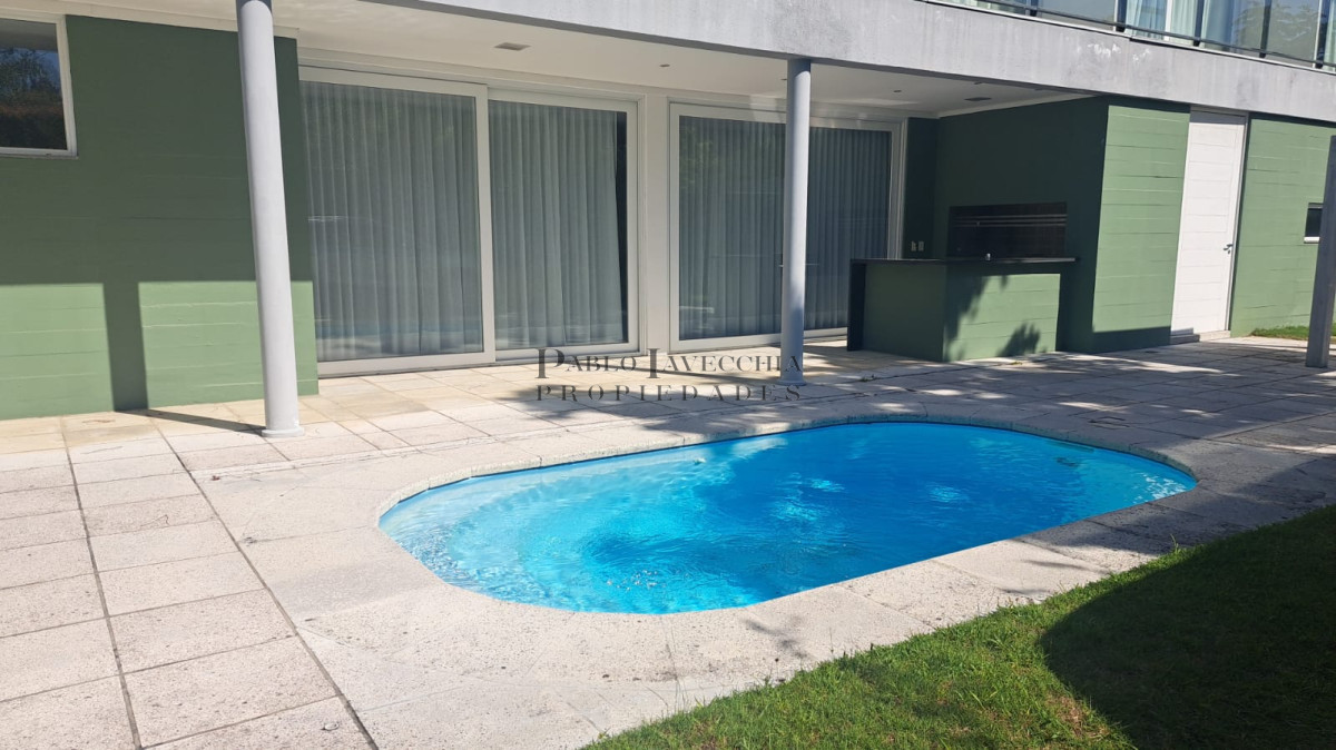 Casa ID.219 - Hermosa residencia con amplios ambientes en Barrio Privado