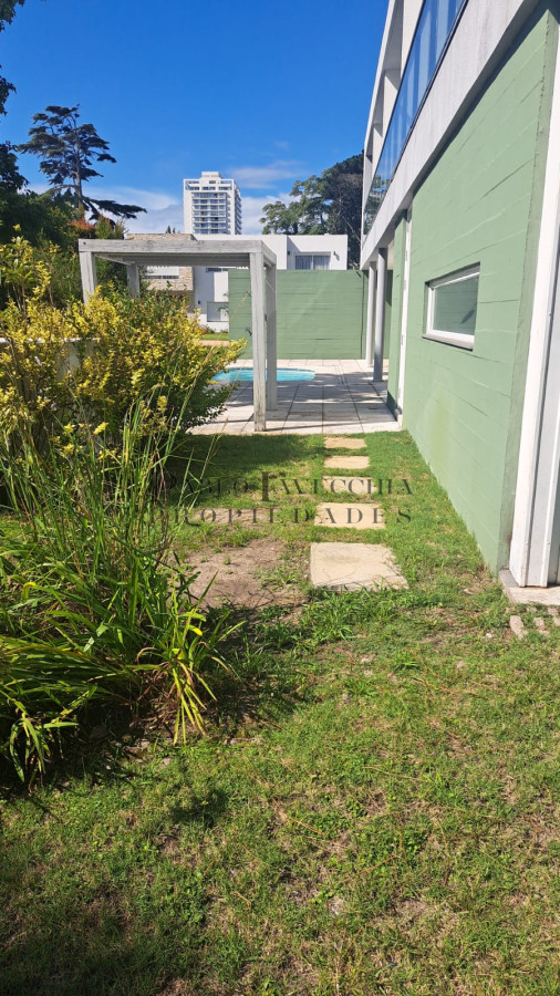 Casa ID.219 - Hermosa residencia con amplios ambientes en Barrio Privado