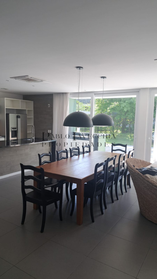 Casa ID.219 - Hermosa residencia con amplios ambientes en Barrio Privado