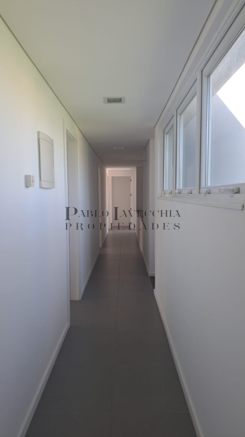 Casa ID.219 - Hermosa residencia con amplios ambientes en Barrio Privado