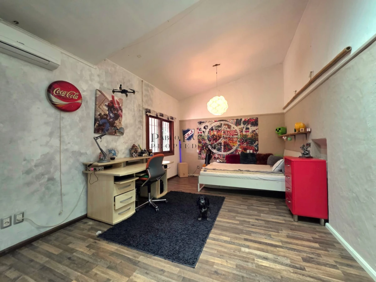 Casa ID.870 - Propiedad única de excelente construcción en Burnett, gran terreno 