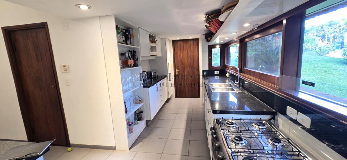 Casa ID.843 - Conexión con la naturaleza sin perder la comodidad del hogar familiar perfecto