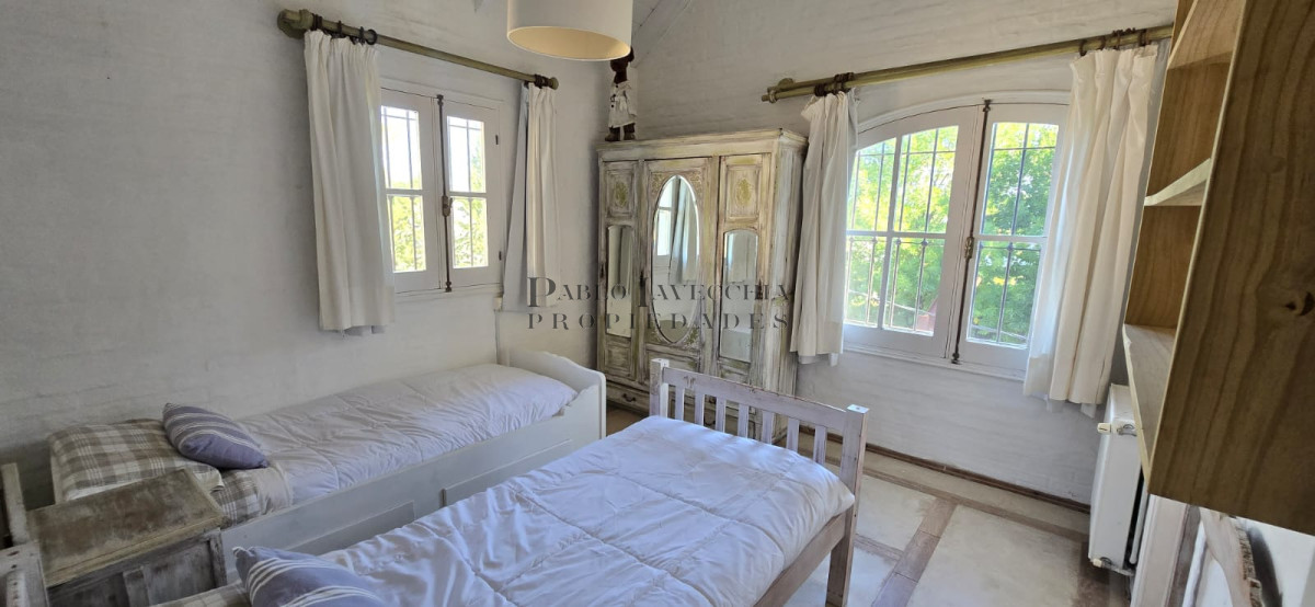 Casa ID.24 - Calidad constructiva, amplios ambientes y calor hogareño en esta casa en el corazón de Montoya