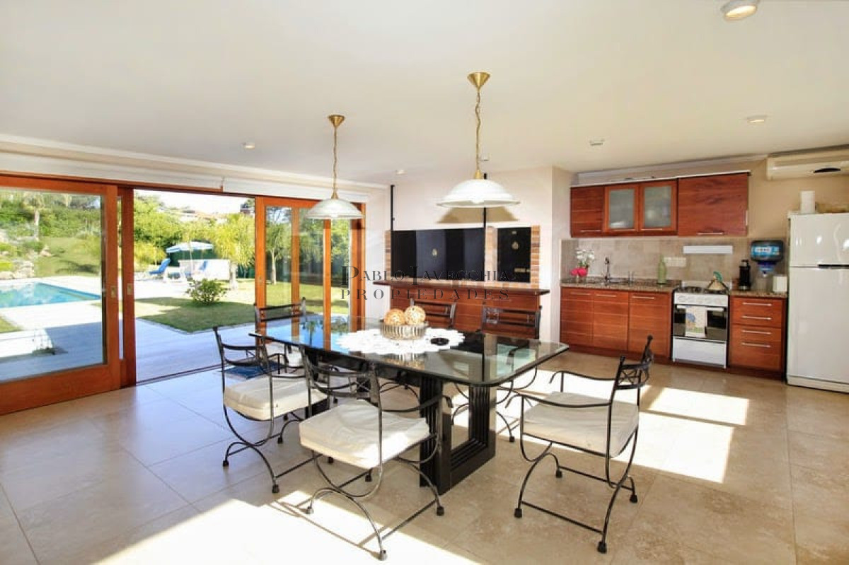 Casa ID.829 - Estilo, calidad constructiva, ubicación todo reunido en una propiedad