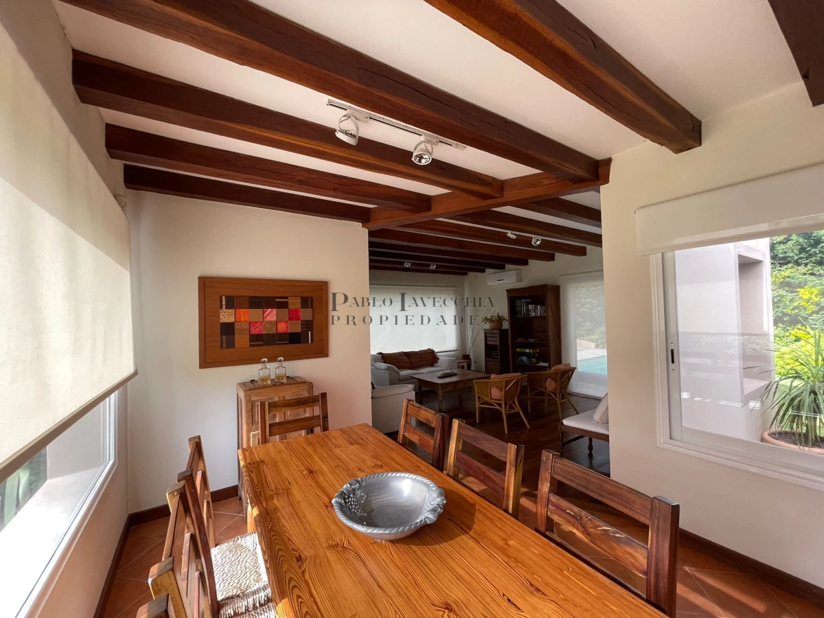 Casa ID.661 - Decidite a veranear en esta amplia propiedad que lo tiene todo; con piscina, hermoso parrillero techado, cerco perimetral y cocheras 