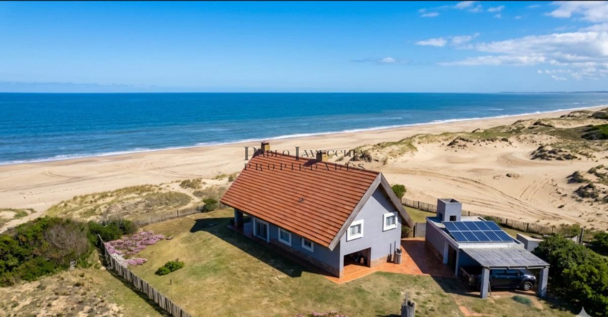 Casa ID.775 - Te imaginas vivir en una propiedad sobre la playa. Nosotros la tenemos !!!