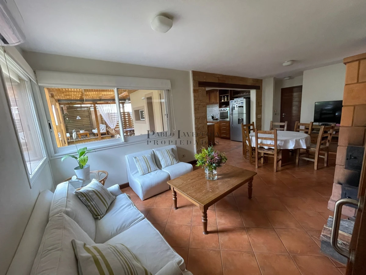 Casa ID.661 - Decidite a veranear en esta amplia propiedad que lo tiene todo; con piscina, hermoso parrillero techado, cerco perimetral y cocheras 