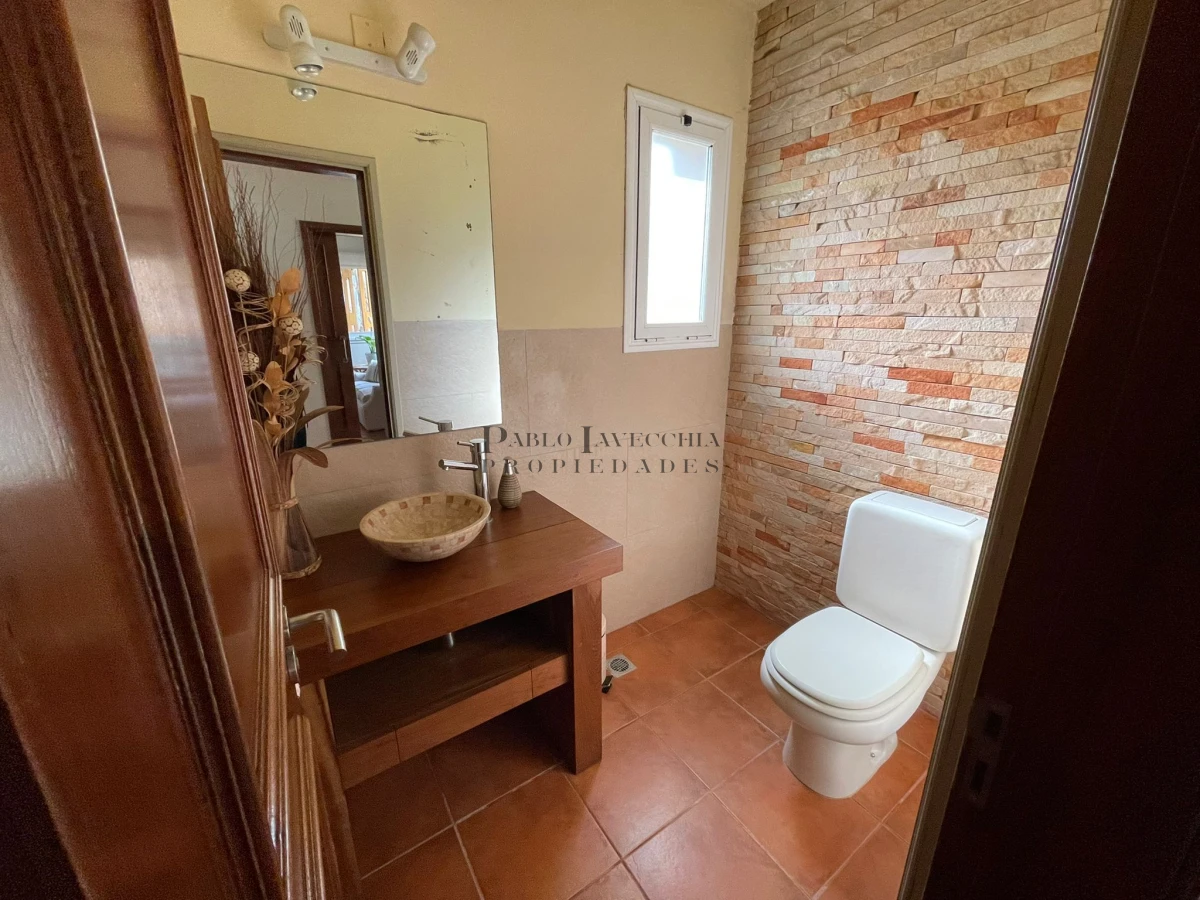 Casa ID.661 - Decidite a veranear en esta amplia propiedad que lo tiene todo; con piscina, hermoso parrillero techado, cerco perimetral y cocheras 