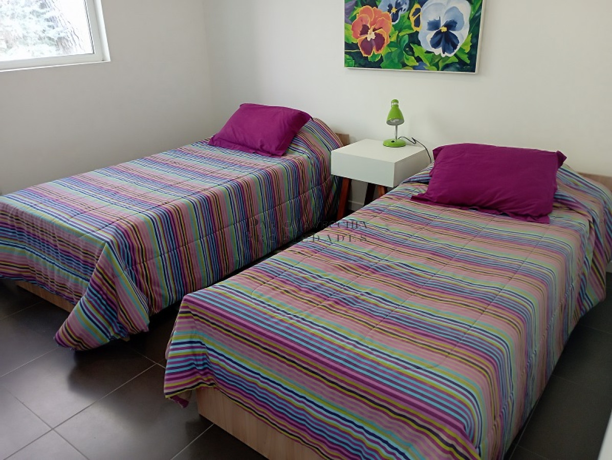 Casa ID.445 - Modernidad, espacios amplios y equipamiento de primer nivel con un terreno amplio en el corazón de Parque Burnett