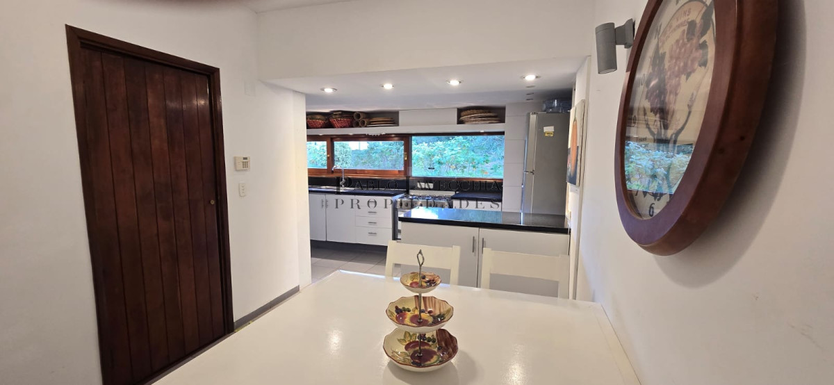Casa ID.843 - Conexión con la naturaleza sin perder la comodidad del hogar familiar perfecto