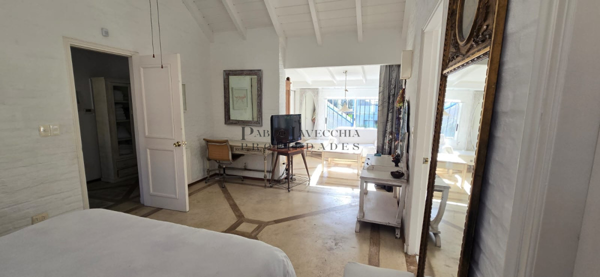 Casa ID.24 - Calidad constructiva, amplios ambientes y calor hogareño en esta casa en el corazón de Montoya