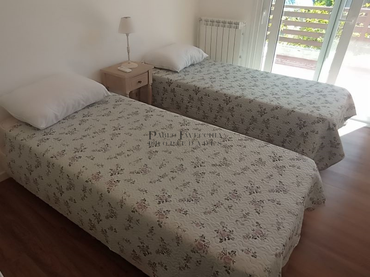 Casa ID.478 - Gran casa reciclada a metros del mar con una linda vista del mar en Rncón del Indio 