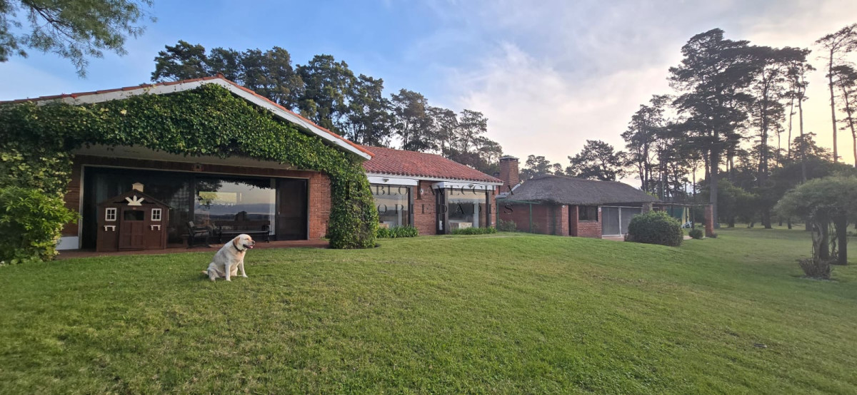 Casa ID.843 - Conexión con la naturaleza sin perder la comodidad del hogar familiar perfecto