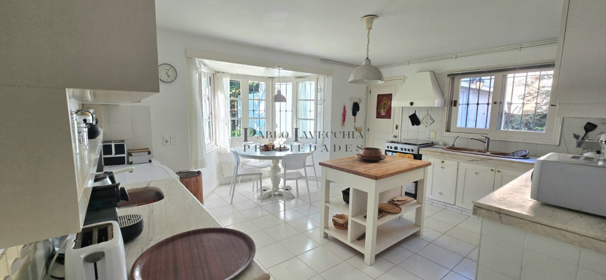 Casa ID.24 - Calidad constructiva, amplios ambientes y calor hogareño en esta casa en el corazón de Montoya