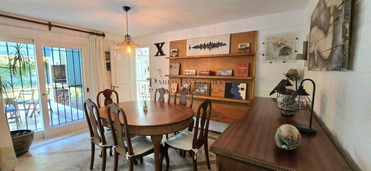 Casa ID.24 - Calidad constructiva, amplios ambientes y calor hogareño en esta casa en el corazón de Montoya