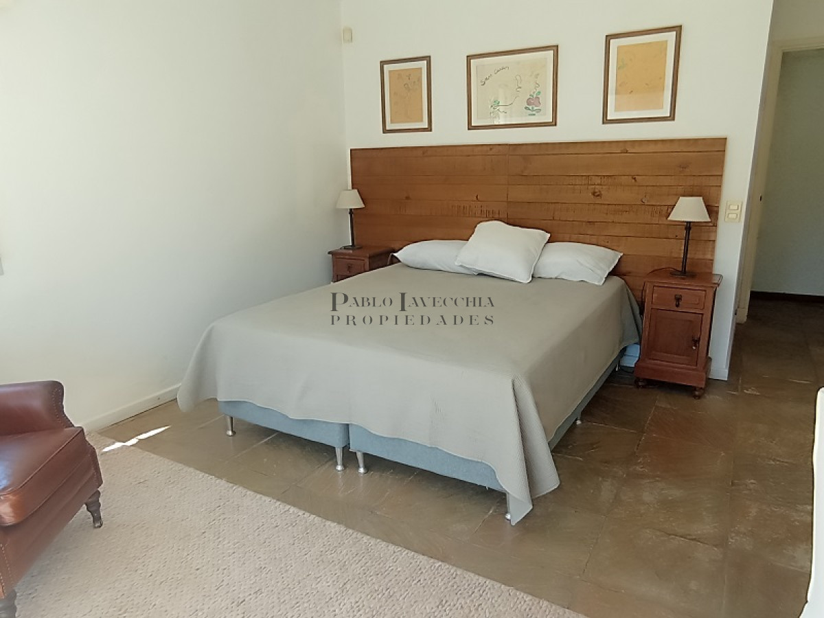 Casa ID.478 - Gran casa reciclada a metros del mar con una linda vista del mar en Rncón del Indio 