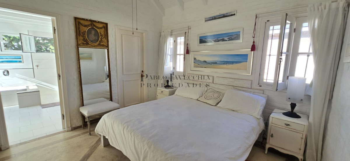 Casa ID.24 - Calidad constructiva, amplios ambientes y calor hogareño en esta casa en el corazón de Montoya