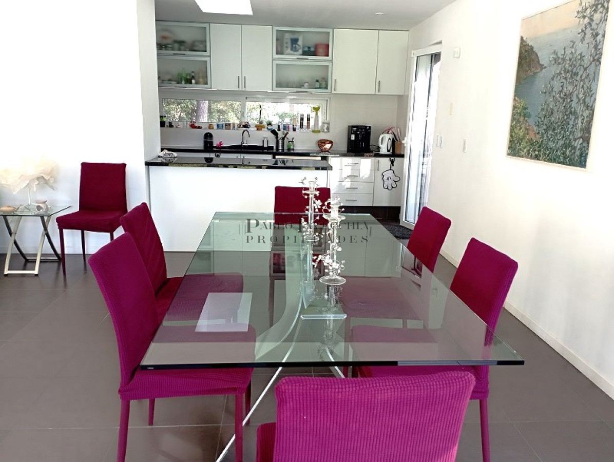 Casa ID.445 - Modernidad, espacios amplios y equipamiento de primer nivel con un terreno amplio en el corazón de Parque Burnett