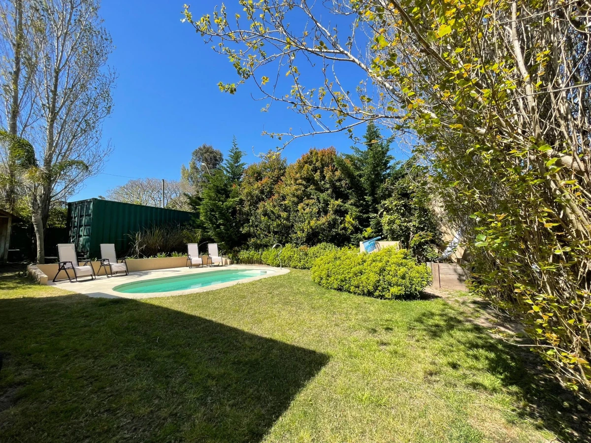 Casa ID.661 - Decidite a veranear en esta amplia propiedad que lo tiene todo; con piscina, hermoso parrillero techado, cerco perimetral y cocheras 
