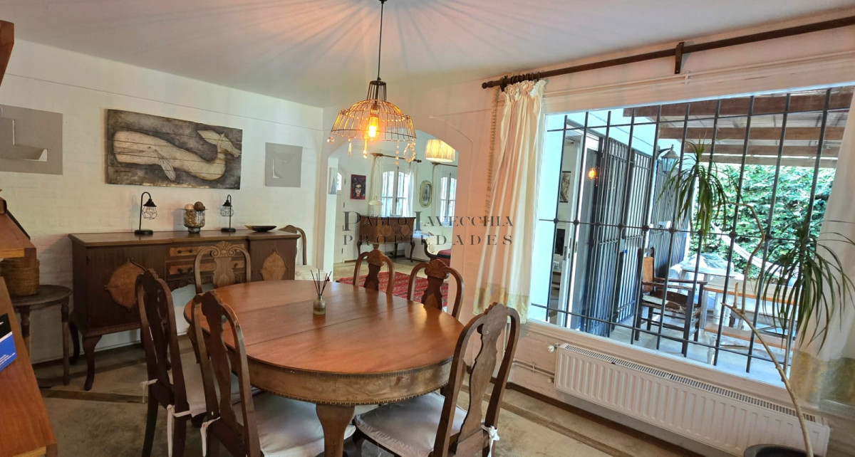 Casa ID.24 - Calidad constructiva, amplios ambientes y calor hogareño en esta casa en el corazón de Montoya