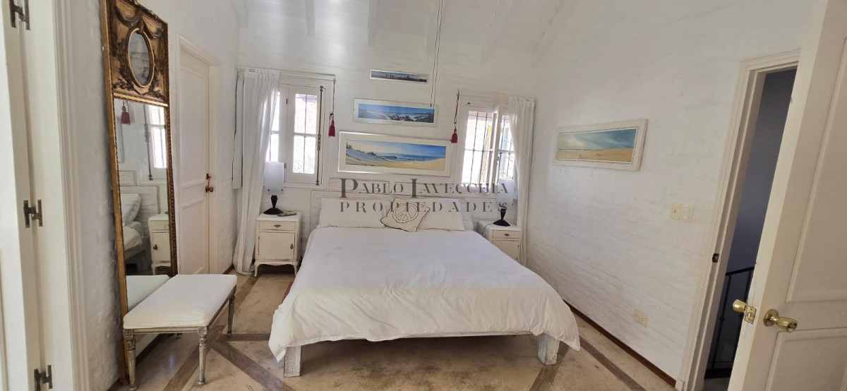 Casa ID.24 - Calidad constructiva, amplios ambientes y calor hogareño en esta casa en el corazón de Montoya