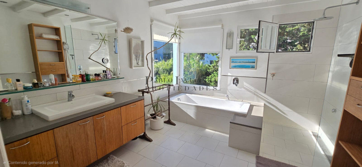 Casa ID.24 - Calidad constructiva, amplios ambientes y calor hogareño en esta casa en el corazón de Montoya