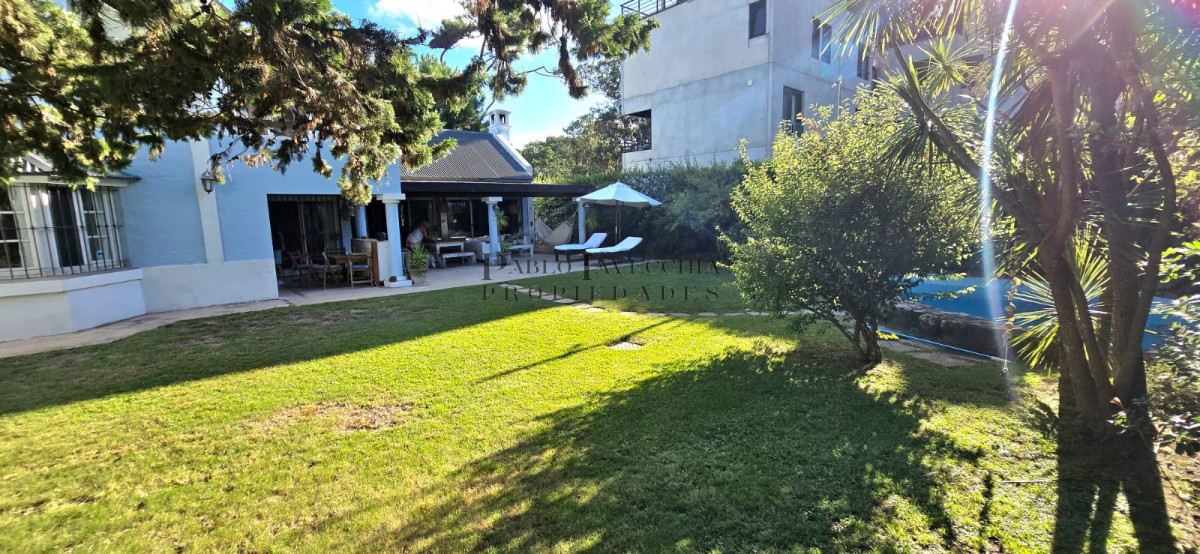 Casa ID.24 - Calidad constructiva, amplios ambientes y calor hogareño en esta casa en el corazón de Montoya