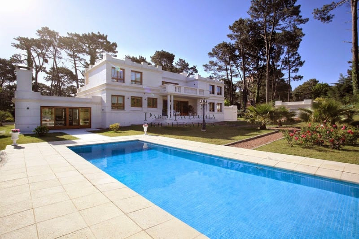 Casa ID.829 - Estilo, calidad constructiva, ubicación todo reunido en una propiedad