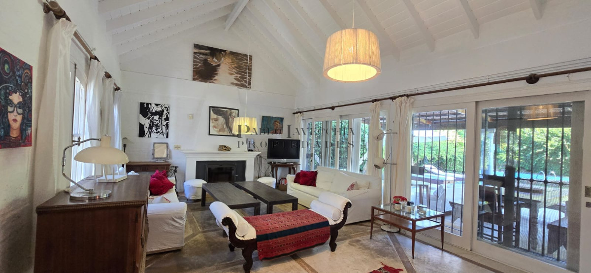 Casa ID.24 - Calidad constructiva, amplios ambientes y calor hogareño en esta casa en el corazón de Montoya