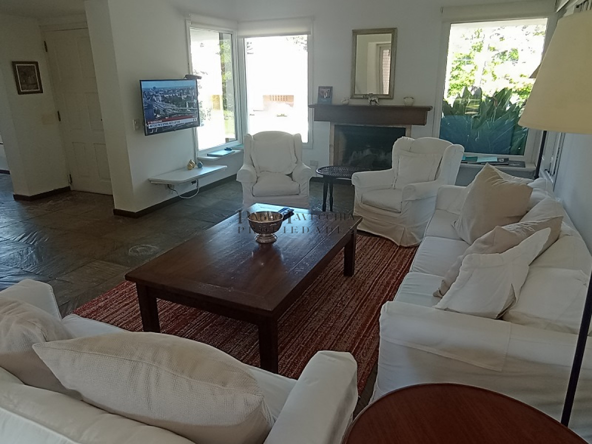 Casa ID.478 - Gran casa reciclada a metros del mar con una linda vista del mar en Rncón del Indio 