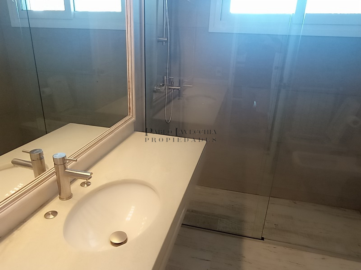 Casa ID.478 - Gran casa reciclada a metros del mar con una linda vista del mar en Rncón del Indio 