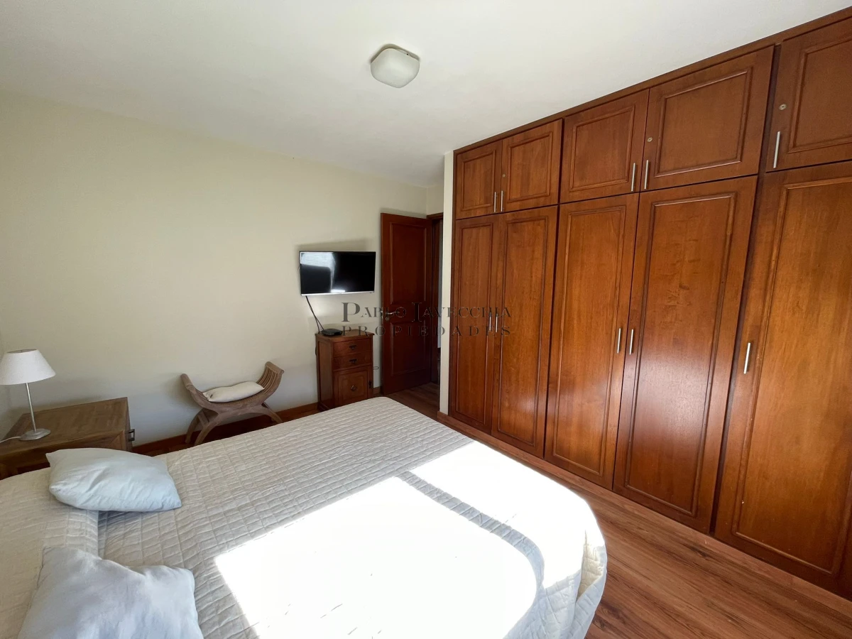 Casa ID.661 - Decidite a veranear en esta amplia propiedad que lo tiene todo; con piscina, hermoso parrillero techado, cerco perimetral y cocheras 