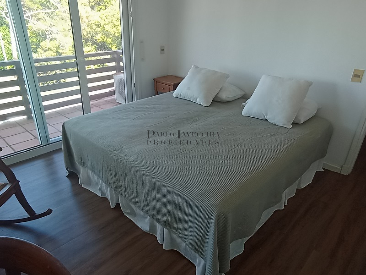 Casa ID.478 - Gran casa reciclada a metros del mar con una linda vista del mar en Rncón del Indio 