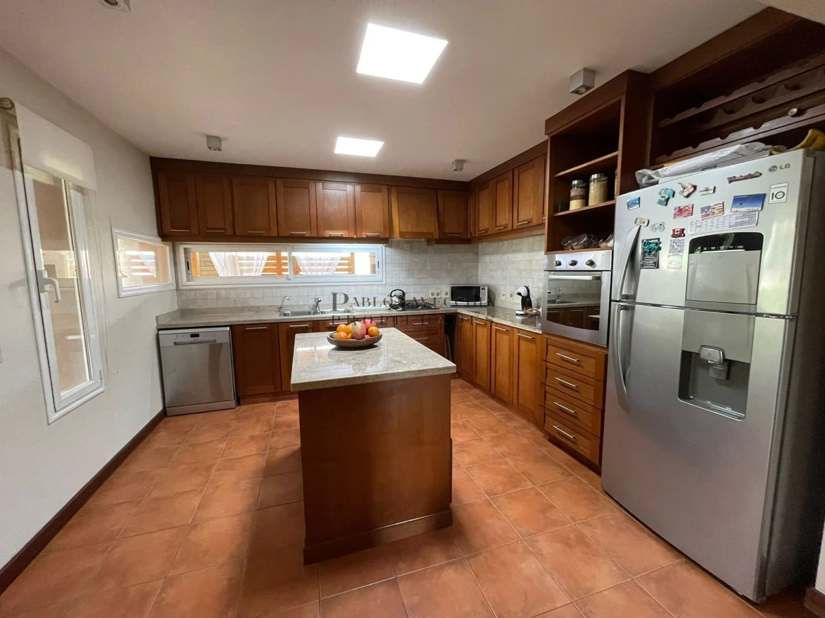 Casa ID.661 - Decidite a veranear en esta amplia propiedad que lo tiene todo; con piscina, hermoso parrillero techado, cerco perimetral y cocheras 